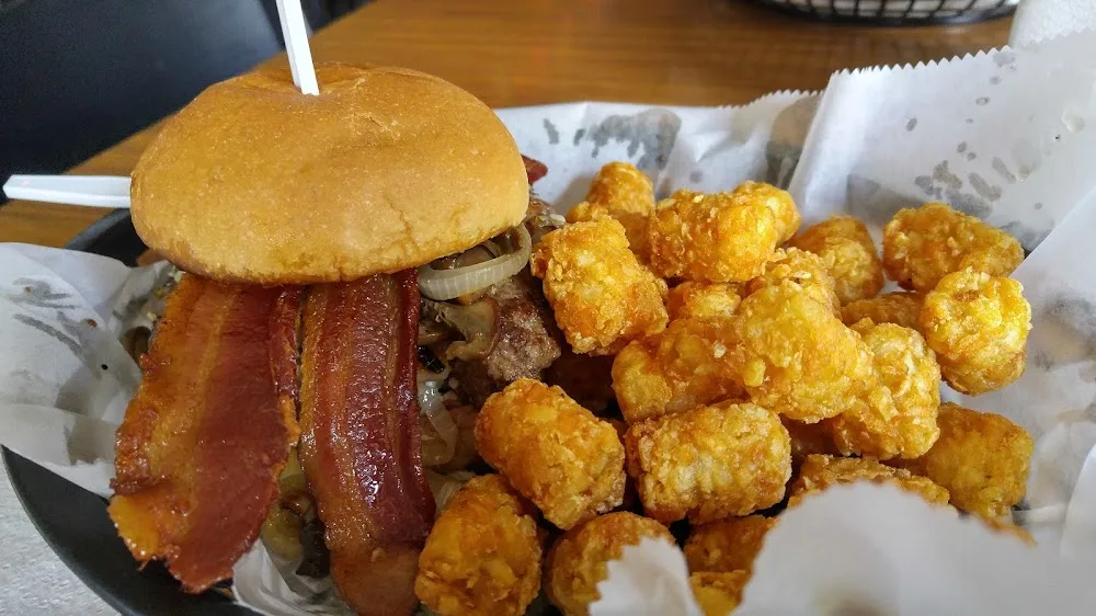 Burger w Tater Tots